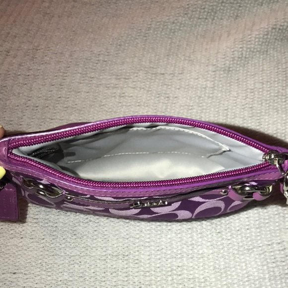 Coach clutch - Picture 3 of 3